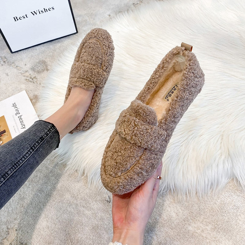 LUNARA - Warme Plüschpantoffeln für Damen