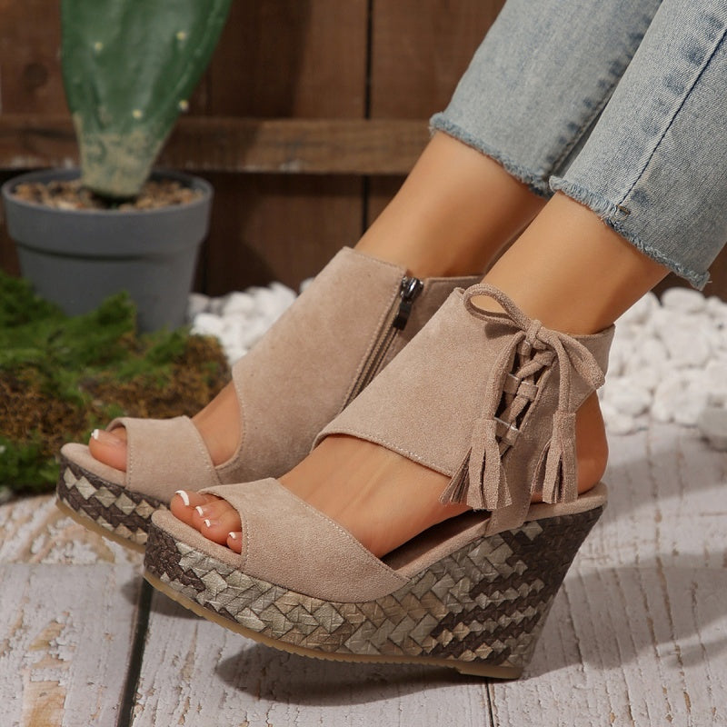 Dames sandalen met open teen en kwastjes en plateauzool